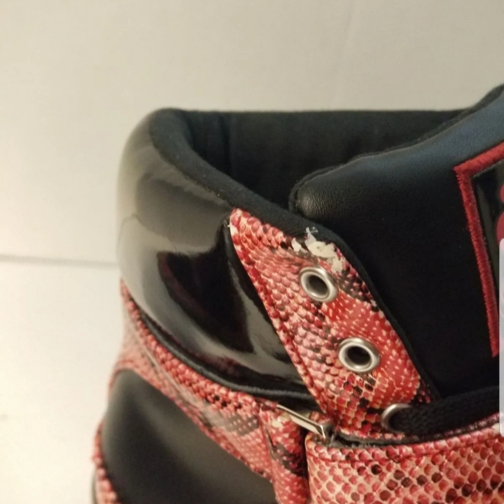 Dereon  Sneakers Size 7...These shoes have a few s - Picture 9 of 12